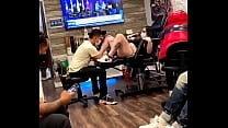 NO AGUANTO LAS AGUJAS Y SE VINOOO DELANTE DEL TATUADOR!!