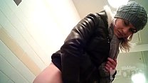 Super Desperate In The Toilet (Красотка в туалете (Beauty in the toilet))