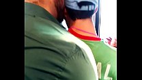 Nalgon y albañil en el metro