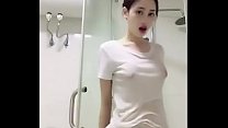 诱人性感美女，湿身洗澡