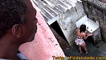 Tarado de olho na vizinha gostosa