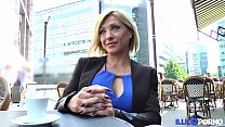 Lisa, belle milf corse, vient prendre sa double péné à Paris [Full Video]