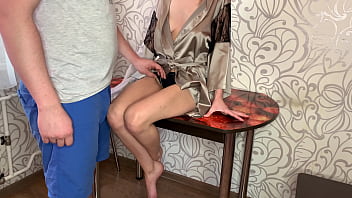 I took advantage of the wet pussy of my friend's mom on the kitchen table