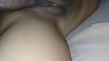 Soquei até o talo o pau no cuzinho da magrinha gostosa