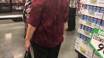 Super thick latina shopping @ Wynco