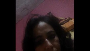Mature Lady, asking for a good fuck. Señora madura, pidiendo una buena cogida