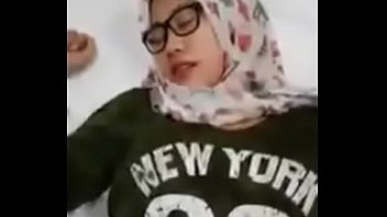 Beautiful hijab sucking in a hotel with a mistress