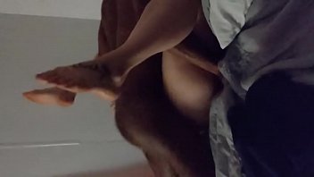 Elle voulait absolument baiser vite fait avec le renoi et sa pote à filmer