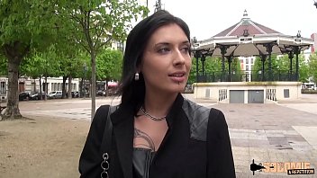 Amélie, étudiante se fait enculer pour un appart