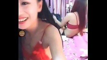 直播宾馆淫乱3女战1男后又来一能干外卖小哥加入战团表现不错说以后还找他