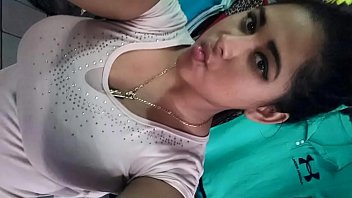 Buchona mamando en el carro