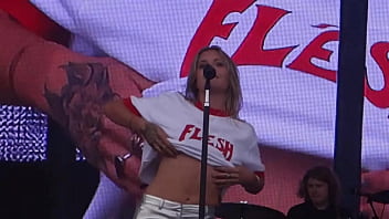 Tove Lo - Outside Lands Music & Arts Festival in San Francisco - 2026-08-11 (uploaded by celebeclipse.com)