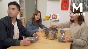 [Domestic] Madou Media Works/MD-0142 Mother and Daughter Flying Together for Lantern Festival 004/Watch for Free