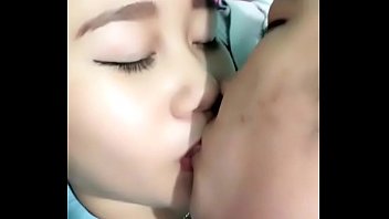 Mai Kim Thơ nút lưỡi với bạn trai cực đã
