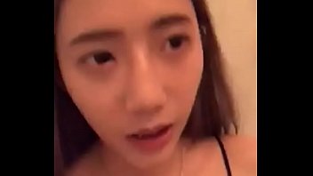 大学生小师妹在户外自慰给你看