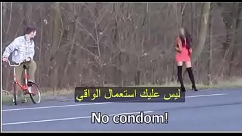 مشرد يطلب من بائعة الهوى الخروج معه ورفضت لكن بعد شاهدة النقود اصبحة هي من تريد